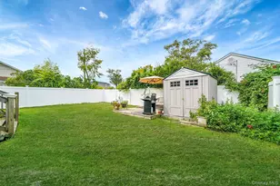 25 Patchogue St, Patchogue, NY 11772 - Photo 22