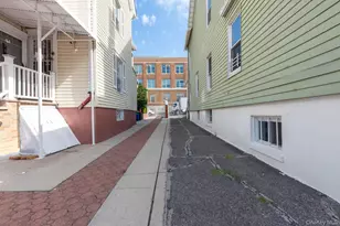 826 E 216th St, Bronx, NY 10467 - Photo 22