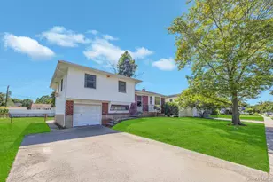 196 Haypath Rd, Old Bethpage, NY 11804 - Photo 2