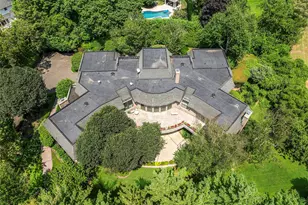 13 Chanticlare Dr, Manhasset, NY 11030 - Photo 2