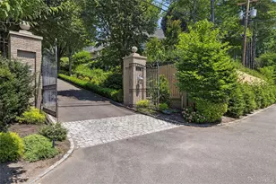 13 Chanticlare Dr, Manhasset, NY 11030 - Photo 36