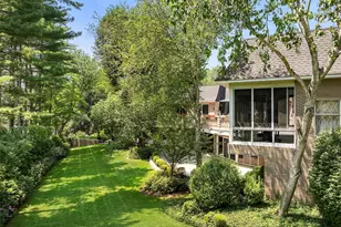 13 Chanticlare Dr, Manhasset, NY 11030 - Photo 38