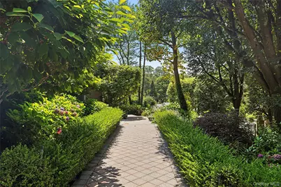 13 Chanticlare Drive, Manhasset, NY 11030 - Photo 38