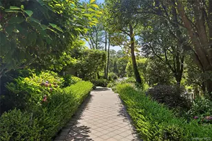 13 Chanticlare Dr, Manhasset, NY 11030 - Photo 38