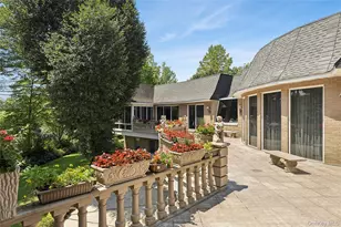 13 Chanticlare Dr, Manhasset, NY 11030 - Photo 32