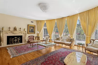 13 Chanticlare Drive, Manhasset, NY 11030 - Photo 4