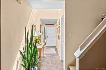 7 Sutton Place, Islip, NY 11751 - Photo 10