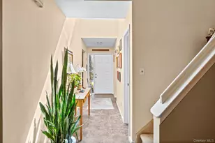 7 Sutton Pl, Islip, NY 11751 - Photo 10