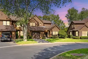 7 Sutton Pl, Islip, NY 11751 - Photo 2