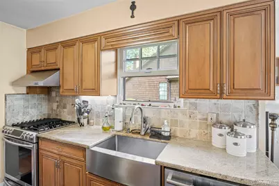 7 Sutton Place, Islip, NY 11751 - Photo 16