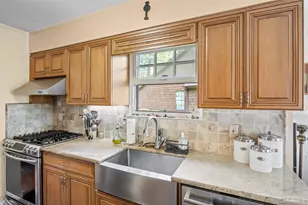 7 Sutton Pl, Islip, NY 11751 - Photo 16