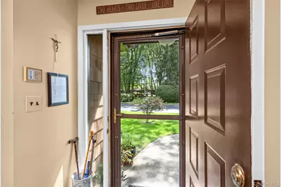 7 Sutton Place, Islip, NY 11751 - Photo 6