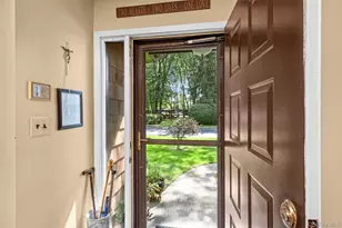 7 Sutton Pl, Islip, NY 11751 - Photo 6