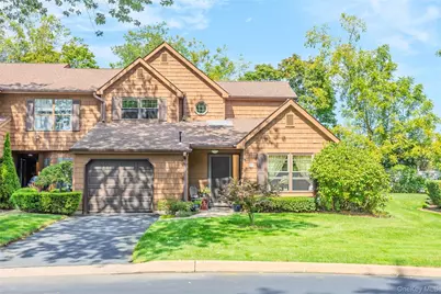 7 Sutton Place, Islip, NY 11751 - Photo 4