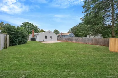 66 Laurin Road, Calverton, NY 11933 - Photo 22