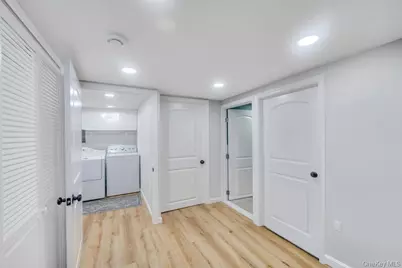 84 Superior Road, Floral Park, NY 11001 - Photo 18