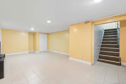 18 Halsey Street, Freeport, NY 11520 - Photo 8