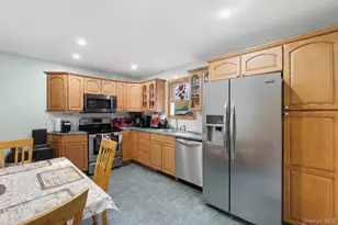 18 Halsey St, Freeport, NY 11520 - Photo 4