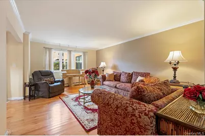 210 Westend Avenue #8B, Freeport, NY 11520 - Photo 4