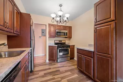 210 Westend Avenue #8B, Freeport, NY 11520 - Photo 8