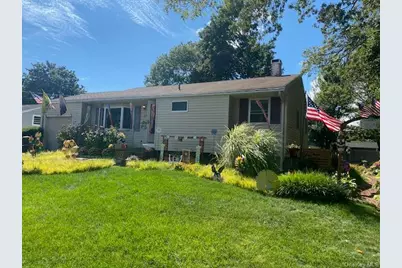 2816 Acorn Avenue, Medford, NY 11763 - Photo 2