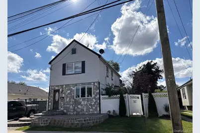 104 E Pennywood Avenue, Roosevelt, NY 11575 - Photo 2