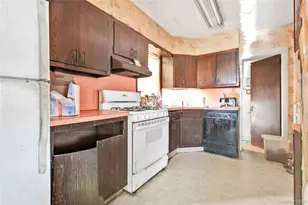 42 Satterie Ave, Valley Stream, NY 11580 - Photo 8