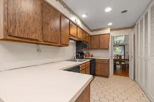 3 Cricket Club Dr, Roslyn, NY 11576 - Photo 12