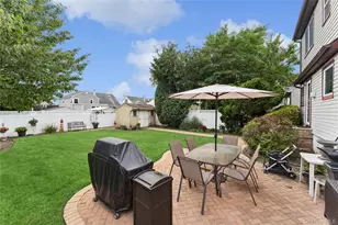 43 Layton St, Freeport, NY 11520 - Photo 4