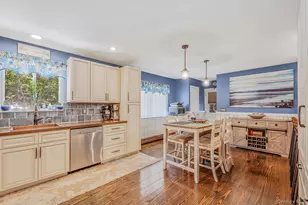 3 Emily Ct, Hampton Bays, NY 11946 - Photo 6