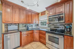 42 Apricot Pl, Ronkonkoma, NY 11779 - Photo 14