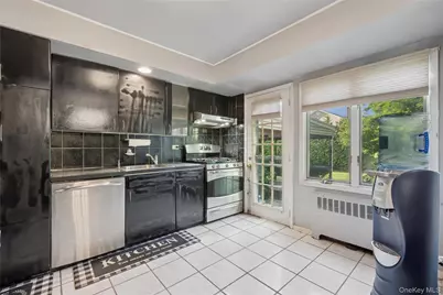 329 N Wyoming Avenue, Massapequa, NY 11758 - Photo 8