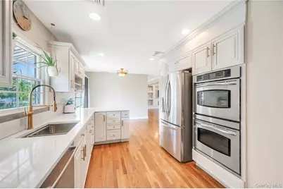 131 Carol Road, East Meadow, NY 11554 - Photo 14