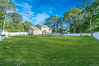 3 Embassy Road, Selden, NY 11784 - Photo 36