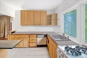 2 Valois Pl, Mount Vernon, NY 10552 - Photo 8