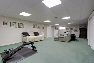 18 Hamlet Dr, Plainview, NY 11803 - Photo 20