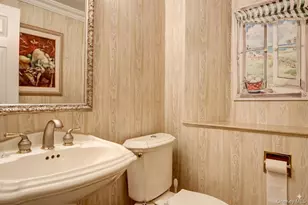 18 Hamlet Dr, Plainview, NY 11803 - Photo 10