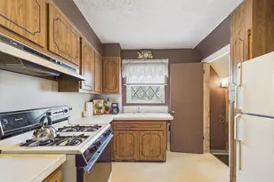 81 Cedarlawn Blvd, Valley Stream, NY 11580 - Photo 2