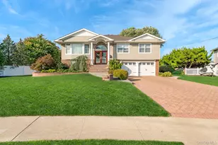 43 Duck Ln, West Islip, NY 11795 - Photo 2