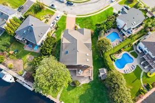 43 Duck Ln, West Islip, NY 11795 - Photo 4