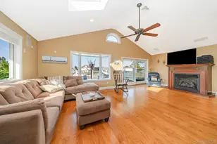 43 Duck Ln, West Islip, NY 11795 - Photo 14