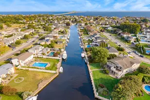 43 Duck Ln, West Islip, NY 11795 - Photo 40