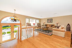 43 Duck Ln, West Islip, NY 11795 - Photo 8