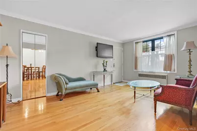 70-47A Park Drive E #A, Kew Gardens, NY 11367 - Photo 4