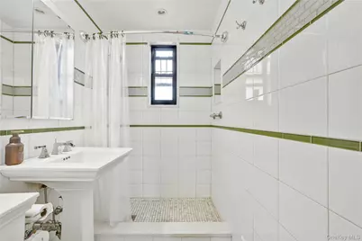 70-47A Park Drive E #A, Kew Gardens, NY 11367 - Photo 16