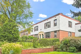 70-47A Park Dr E, Kew Gardens, NY 11367 - Photo 22