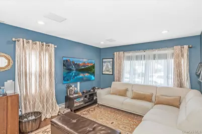 922 N 1st Street, New Hyde Park, NY 11040 - Photo 12