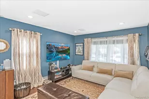 922 N 1st St, New Hyde Park, NY 11040 - Photo 12