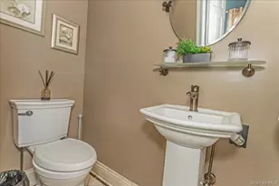 922 N 1st St, New Hyde Park, NY 11040 - Photo 14