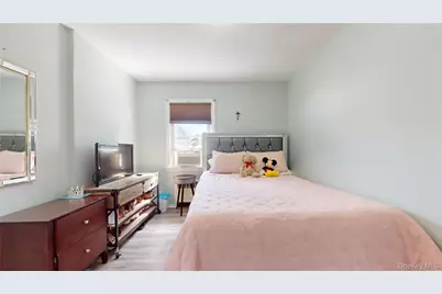 40 Wagner Avenue, Roosevelt, NY 11575 - Photo 14